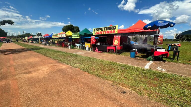 Eventos carnavalescos abrem vagas de trabalho para ambulantes neste final de semana