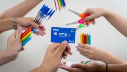 Mais de 132 mil estudantes da rede pública do DF já podem usar valor do Cartão Material Escolar; veja quem tem direito ao benefício