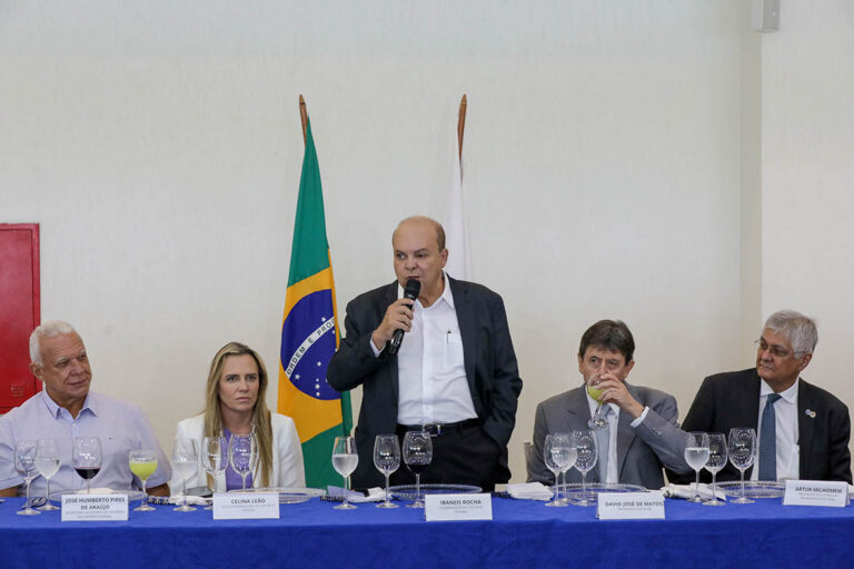 Governador Ibaneis Rocha recebe homenagem do Clube de Engenharia por grandes obras realizadas desde 2019