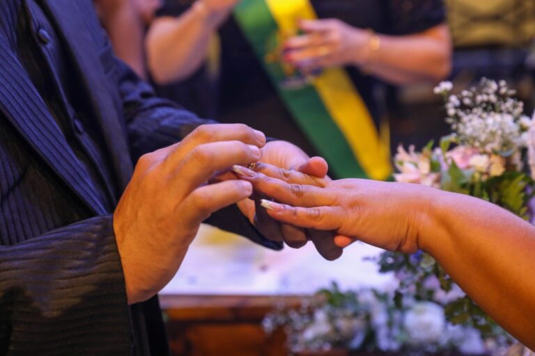 Casamento Comunitário alcança recorde de participação e oficializa união de 100 casais