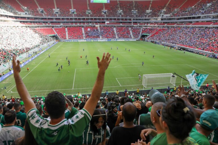 Com entrada e transporte gratuitos, final do Candangão reúne milhares de brasilienses na Arena BRB Mané Garrincha