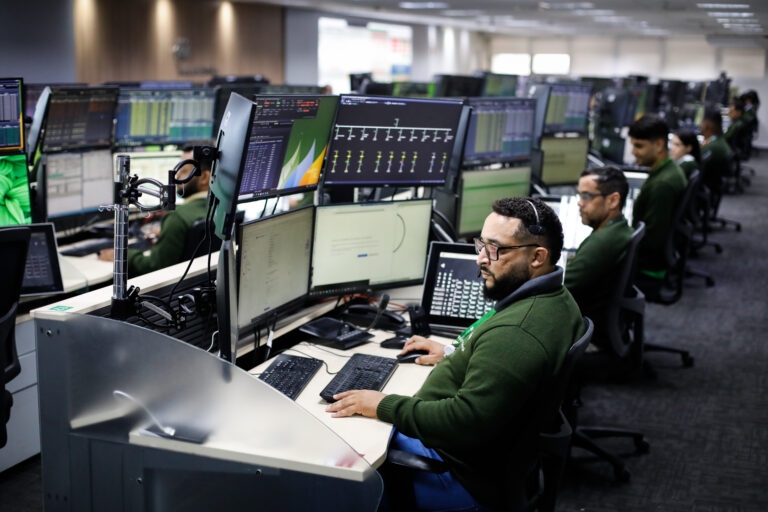 Neoenergia reforça canais digitais e intensifica equipes operacionais durante o feriado prolongado