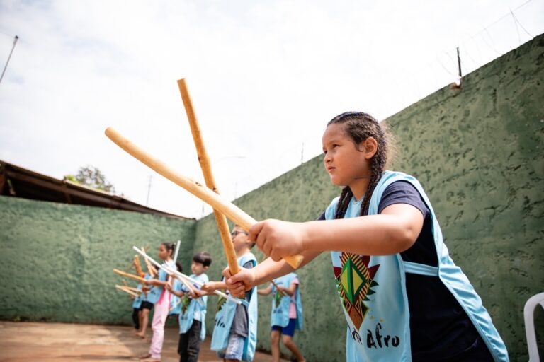Projeto gratuito leva aulas de capoeira, percussão e hip hop para o Itapoã e Paranoá