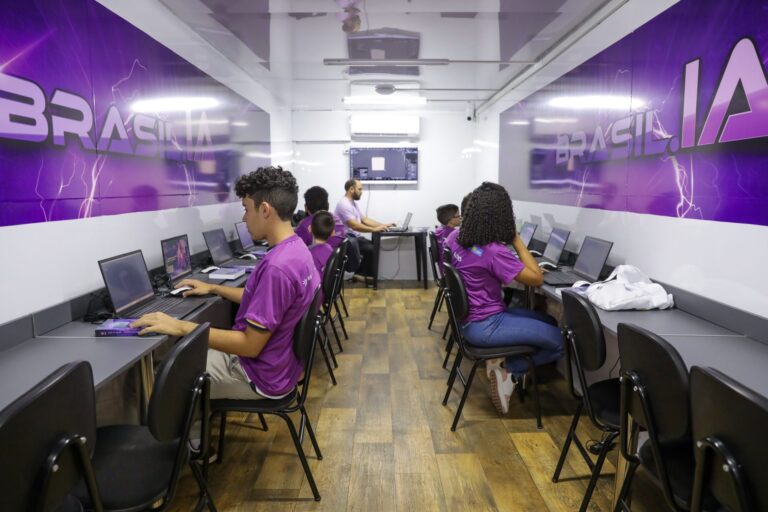 Projeto Brasíl.IA abre inscrições gratuitas para cursos de qualificação na área de tecnologia