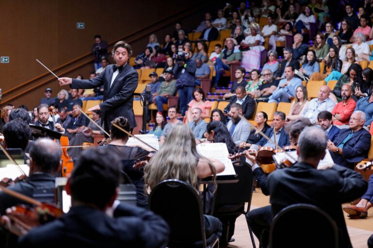 Concerto de rock e espetáculos de humor marcam a programação dos 65 anos de Brasília no Teatro Nacional