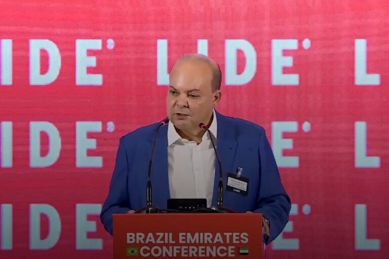 Governador destaca transformação da Caesb e anuncia crédito para taxistas comprarem carros elétricos