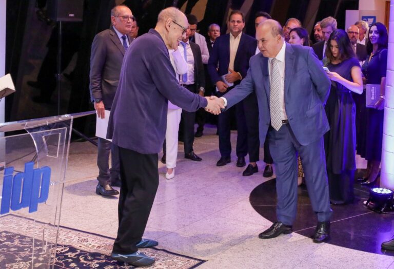 Ibaneis Rocha destaca a importância da democracia durante lançamento de livro em homenagem a Brasília