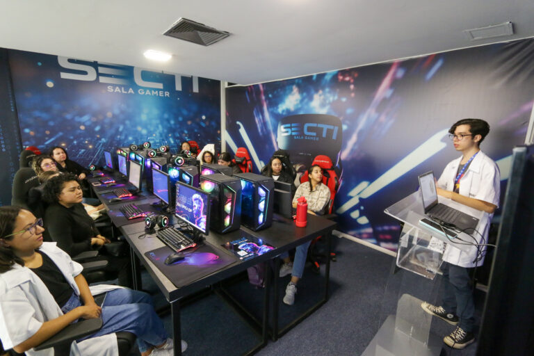 Aula no Espaço de Inovação marca o início das atividades do curso de Computação em Nuvem