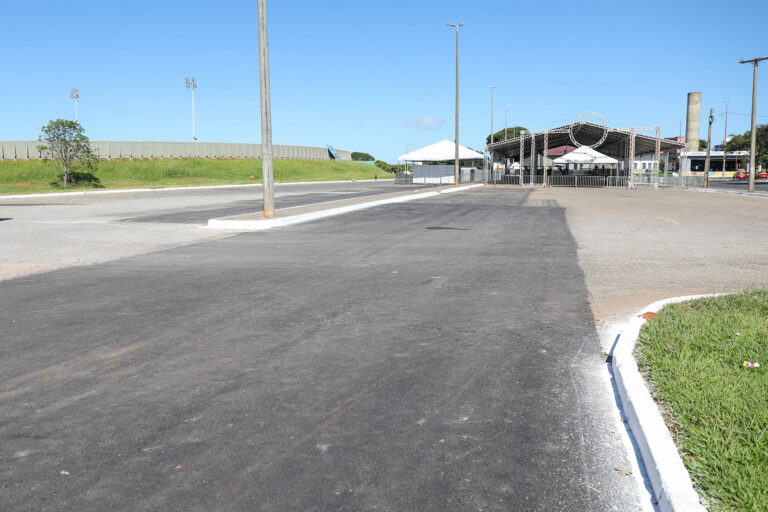 Estacionamento do Estádio de Sobradinho recebe serviços de manutenção para festa de 65 anos da cidade