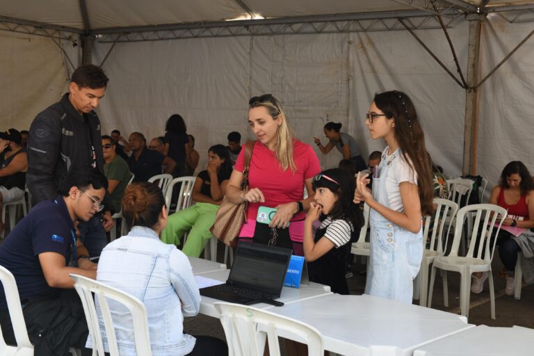 Mutirão garante nova identidade nacional a mais de 500 crianças e adolescentes no DF
