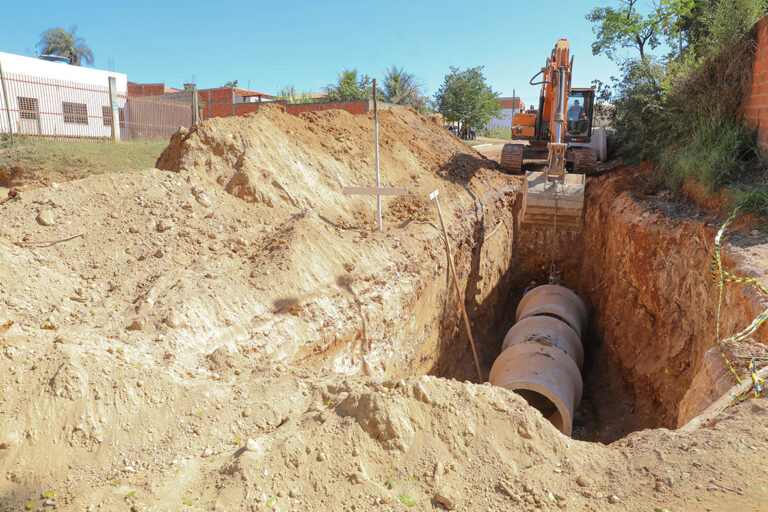 Obras de drenagem e mutirão de serviços melhoram infraestrutura do Bananal, na Fercal