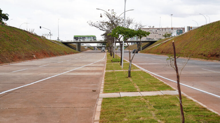 Buraco do Tatuí reabre após renovação do pavimento rígido no DF