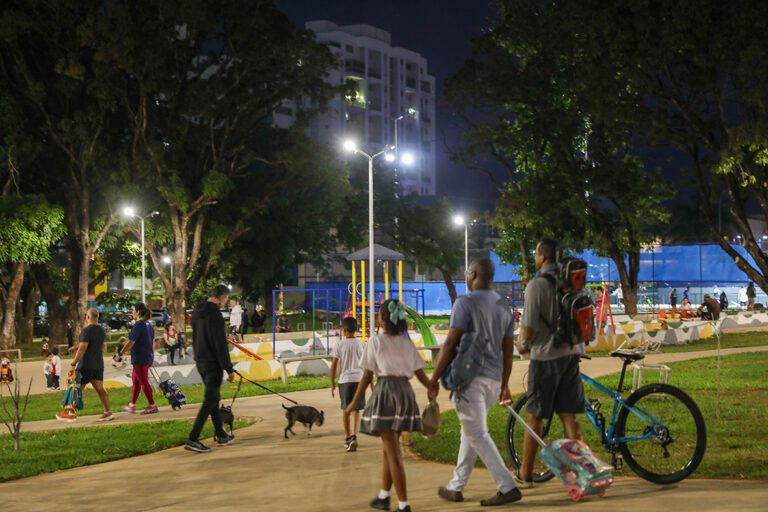 Parque Sul de Águas Claras de cara nova com iluminação pública em LED