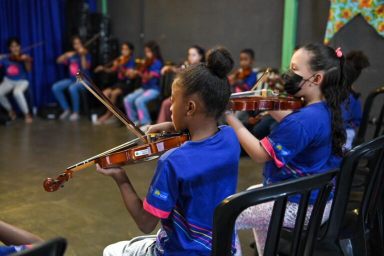 Projeto musical na Estrutural beneficia 200 jovens com investimento de mais de R$ 1 milhão