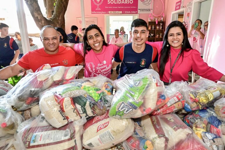 Estudantes doam mais de 2 toneladas de alimentos para pacientes com câncer no DF