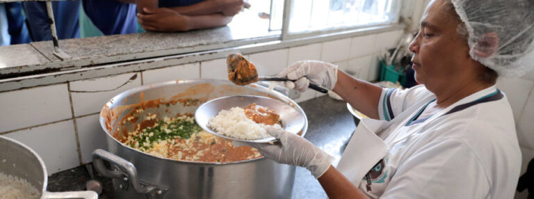 Cantineiras da rede estadual mineira têm até sexta (28) para se inscrever no programa Mestres da Merenda