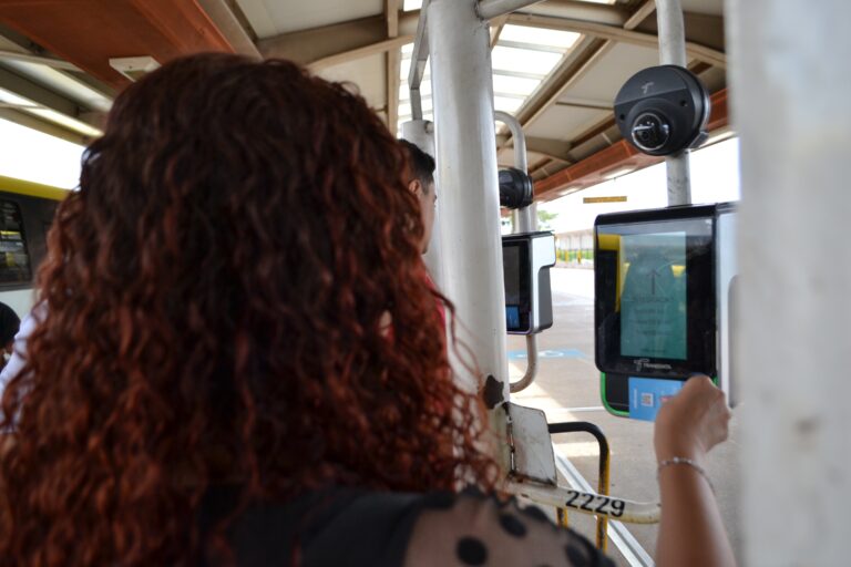 Pagamento digital no transporte público do DF completa um ano com adesão total