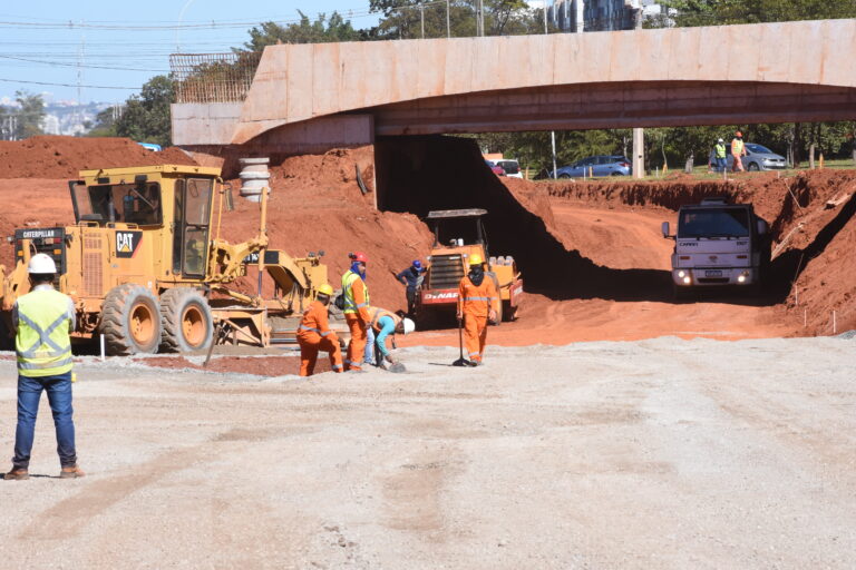 GDF acelera obras durante férias e período de estiagem para ampliar entregas à população