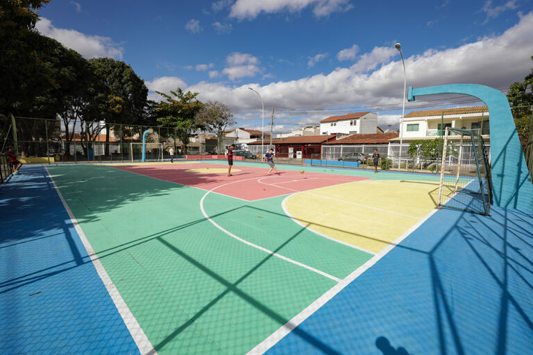 Espaços de esporte e lazer em Taguatinga passam por manutenção para garantir segurança e bem-estar