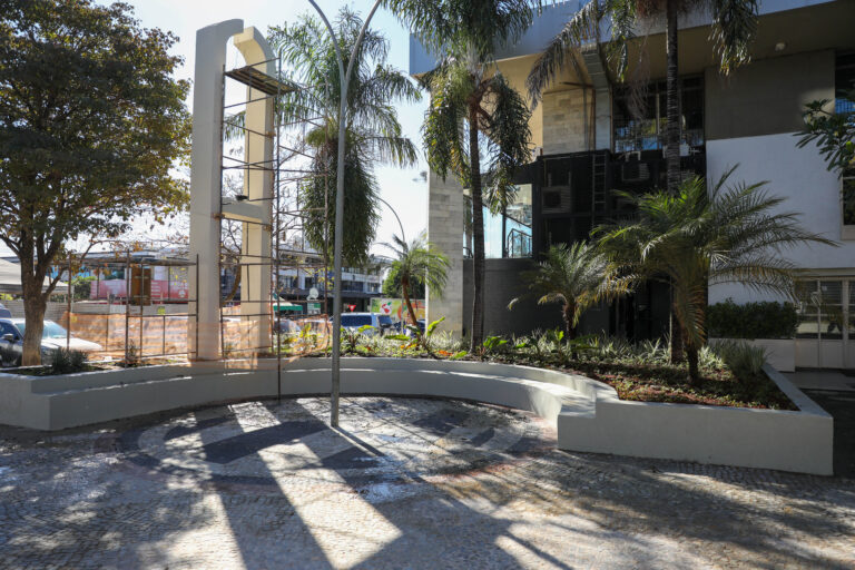 Programa Adote uma Praça revitaliza 12 espaços públicos no DF em 2025