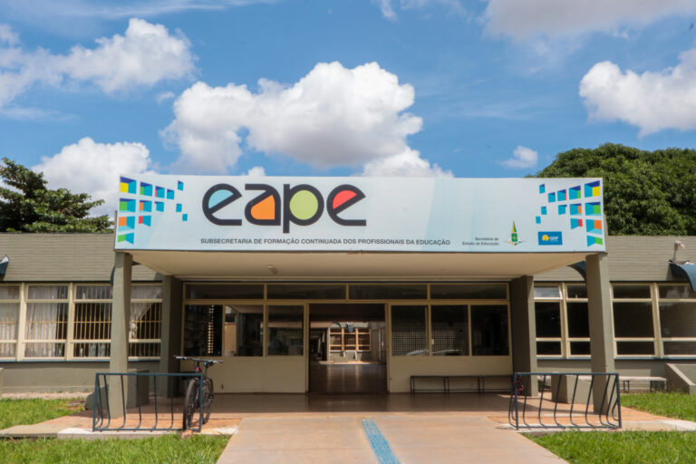 Aberta nova etapa de inscrições para cursos de formação continuada de profissionais da educação no DF