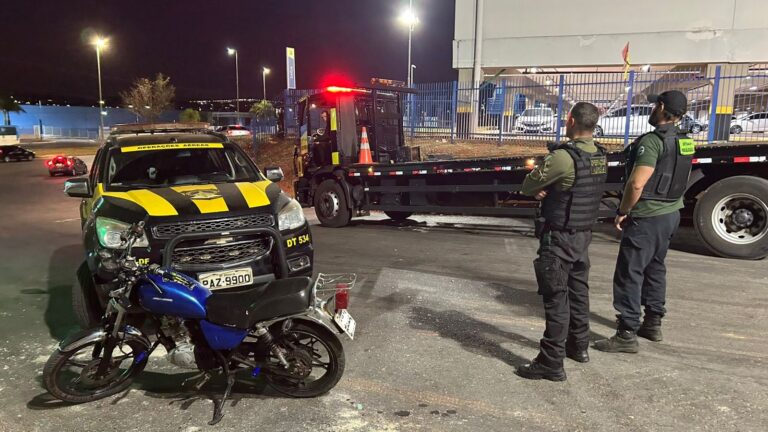 Motocicleta com R$ 77 mil em débitos é apreendida durante fiscalização no DF