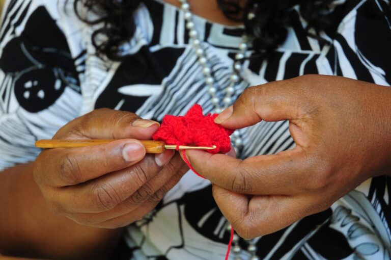 GDF promove oficinas gratuitas de crochê na Estrutural para fomentar cultura e geração de renda