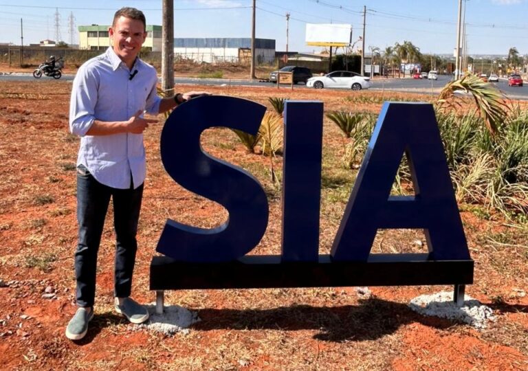 SIA recebe nova placa de identificação pelo programa Adote uma Praça