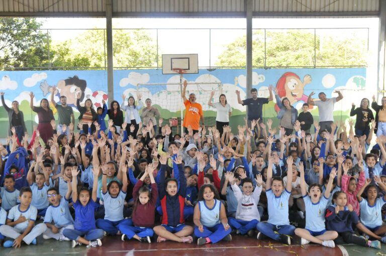 Projeto Escola Arte leva música e reflexão a crianças da rede pública do DF