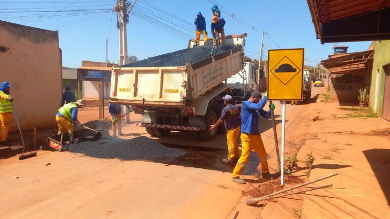 Avenida Comercial do Morro da Cruz, em São Sebastião, recebe novos quebra-molas e sinalização
