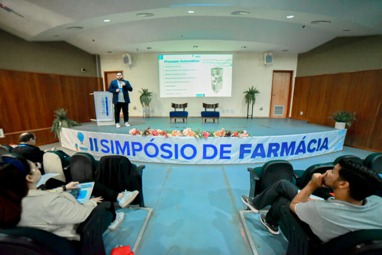 Simpósio de Farmácia em Santa Maria debate impactos de novas tecnologias na área da saúde