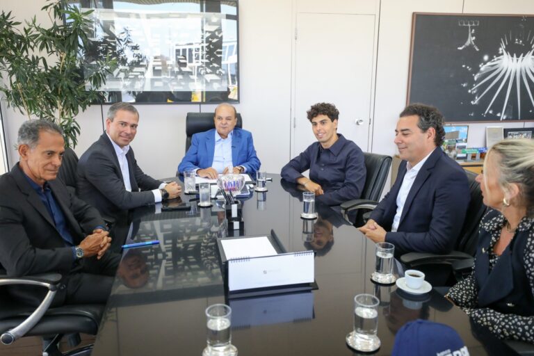 Gabriel Bortoleto visita Brasília e elogia Autódromo que será reaberto com corrida da Stock Car