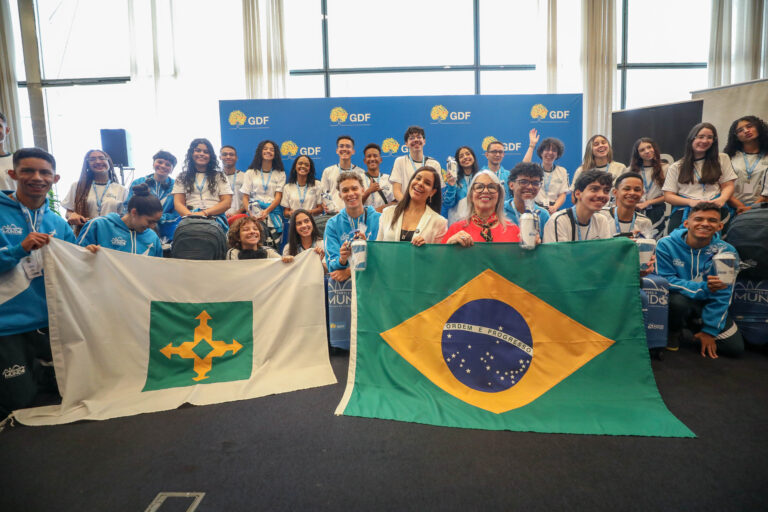 Estudantes da rede pública do DF embarcam para intercâmbio cultural no Reino Unido