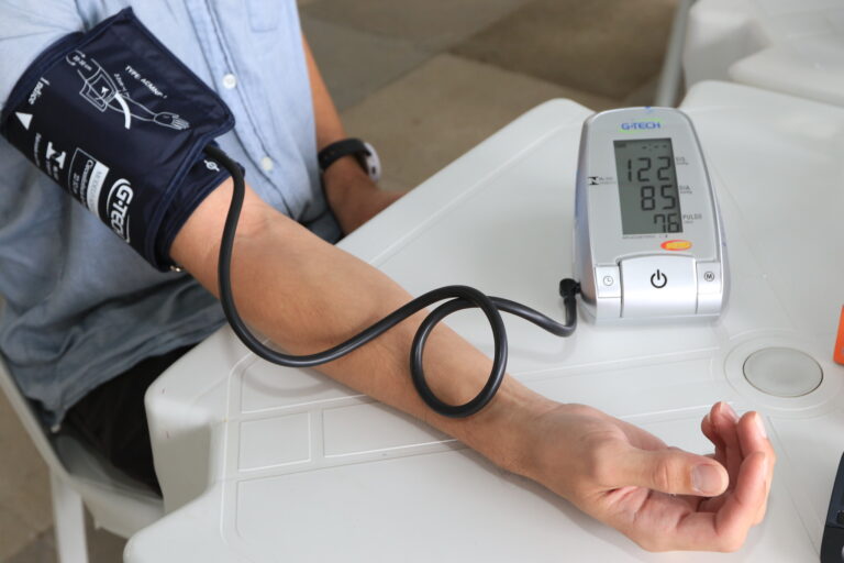 Nova diretriz classifica pressão 12 por 8 como pré-hipertensão; SES-DF reforça foco em prevenção