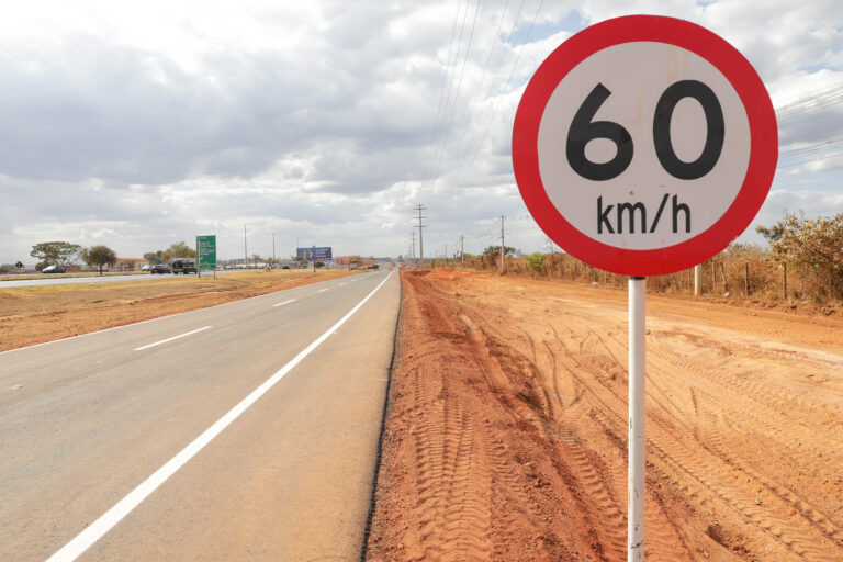 Nova marginal da BR-040 recebe sinalização final e promete desafogar trânsito para 100 mil motoristas