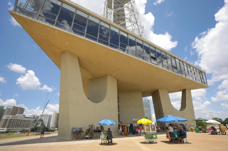 Brasília lança Medalha Mérito Turismo para valorizar profissionais e iniciativas do setor