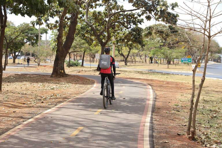 Taguatinga recebe mais 4 km de ciclovia no Pistão Norte