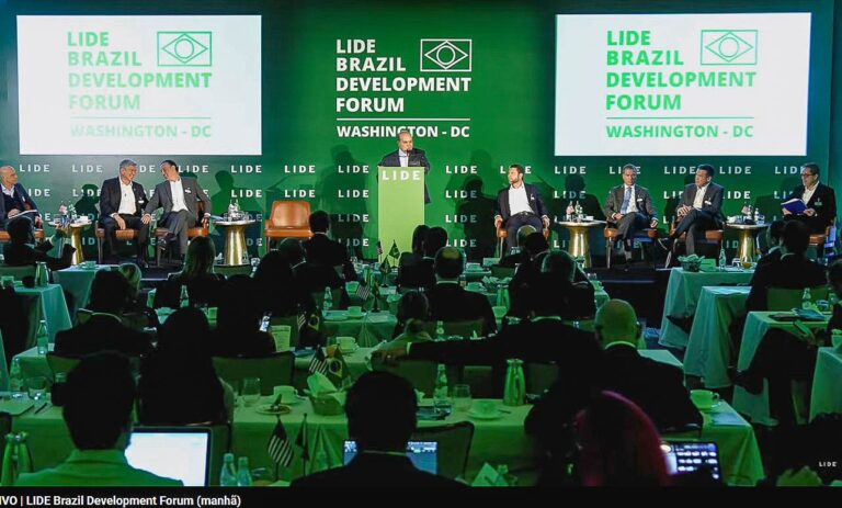 Ibaneis Rocha apresenta avanços do DF em saneamento e infraestrutura em evento nos EUA