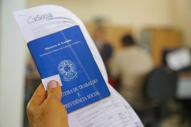 Agências do trabalhador do DF iniciam semana com 884 vagas de emprego disponíveis