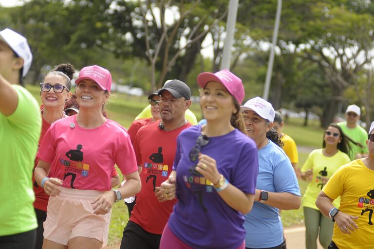Corrida e Caminhada pela Saúde reúne centenas de participantes no Parque da Cidade