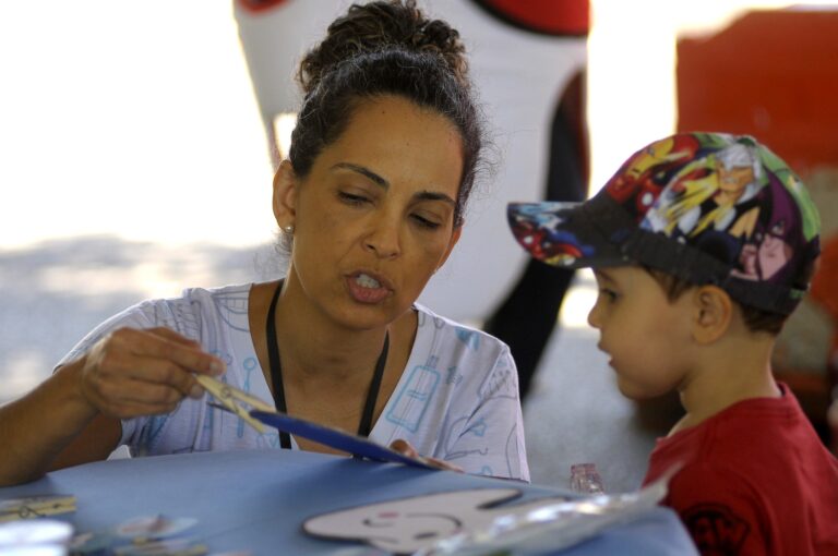 Feira do Guará recebe ação de saúde bucal em celebração ao Dia do Cirurgião-Dentista