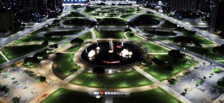 Plano Piloto atinge 94% de modernização com luminárias de LED