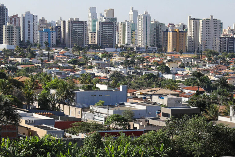 Arniqueira faz 6 anos com pacote de obras em educação, mobilidade e segurança