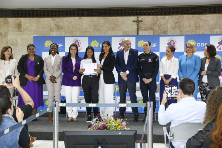Programa Meninas em Ação inspira alunas da rede pública do DF a ocupar espaços de liderança
