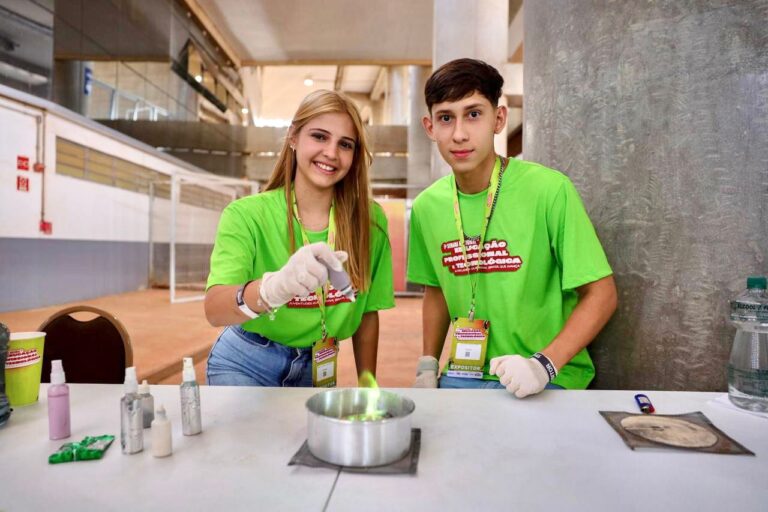 Estudantes do Cemi Cruzeiro se destacam com projetos inovadores na Semana Nacional da Educação Profissional e Tecnológica