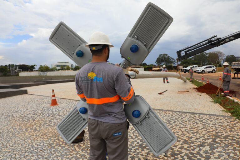 Mais de 120 mil luminárias de LED já foram instaladas no DF dentro do programa de modernização da iluminação pública