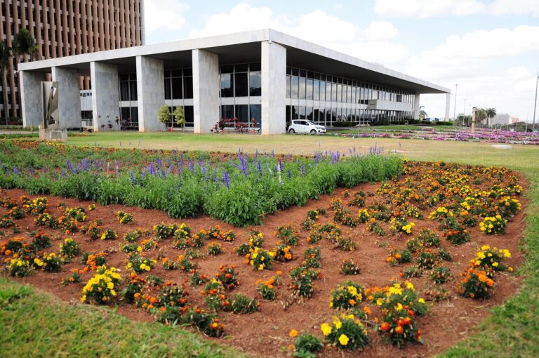 GDF antecipa ponto facultativo do Dia do Servidor Público para 27 de outubro