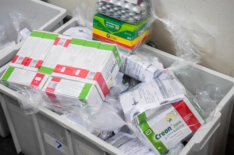 Descarte incorreto de materiais cortantes aumenta risco de acidentes com garis no DF