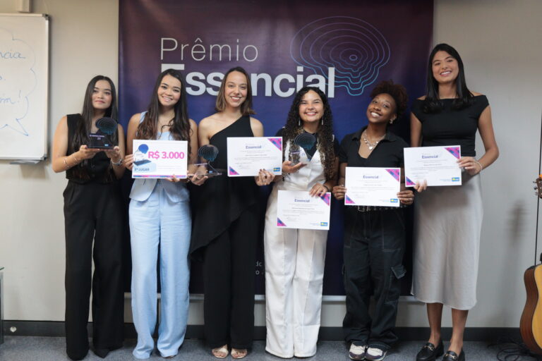 Universitárias do DF recebem até R$ 5 mil em premiação que estimula o controle social