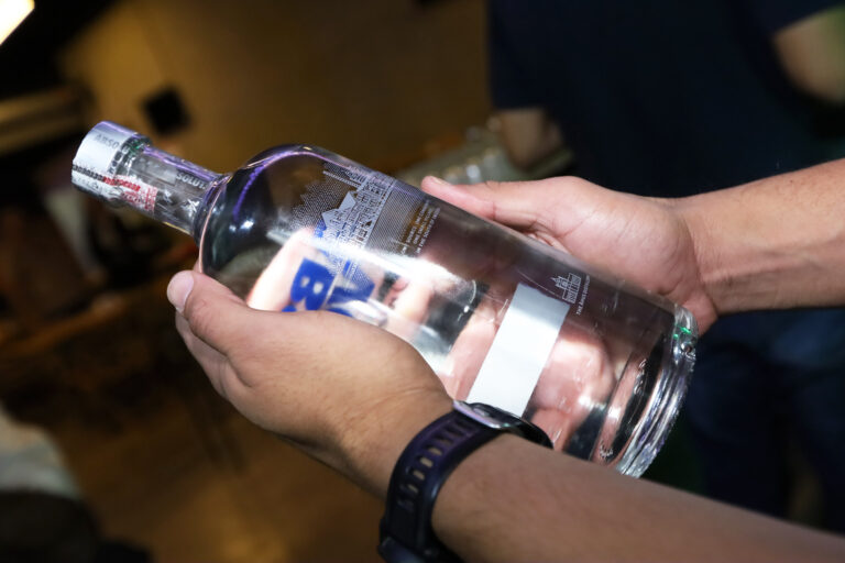 Um caso de suspeita de intoxicação por metanol é descartado e outro segue em investigação no DF